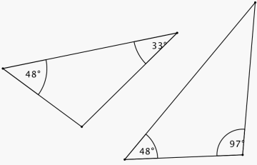 To trekanter der to av vinklene i hver av trekantene er oppgitt. Trekanten til venstre har 48 graders og 33 graders vinkel. Trekanten til høyre har 48 graders vinkel og 97 graders vinkel.